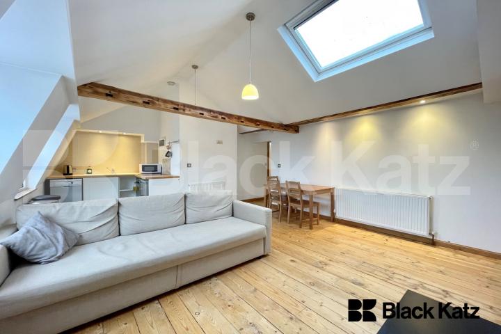  top floor conversion boasts stylish decor throughout and an abundance of light Surrey Square, Elephant & Castle